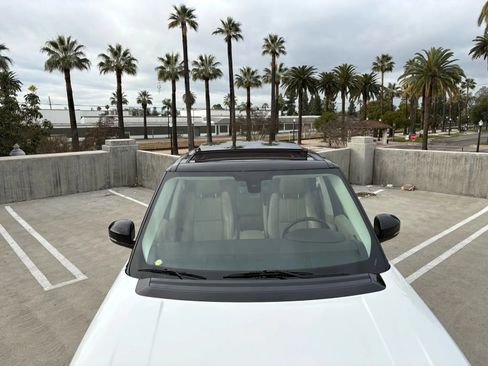 Used 2015 Land Rover Range Rover HSE AWD/4WD image 6