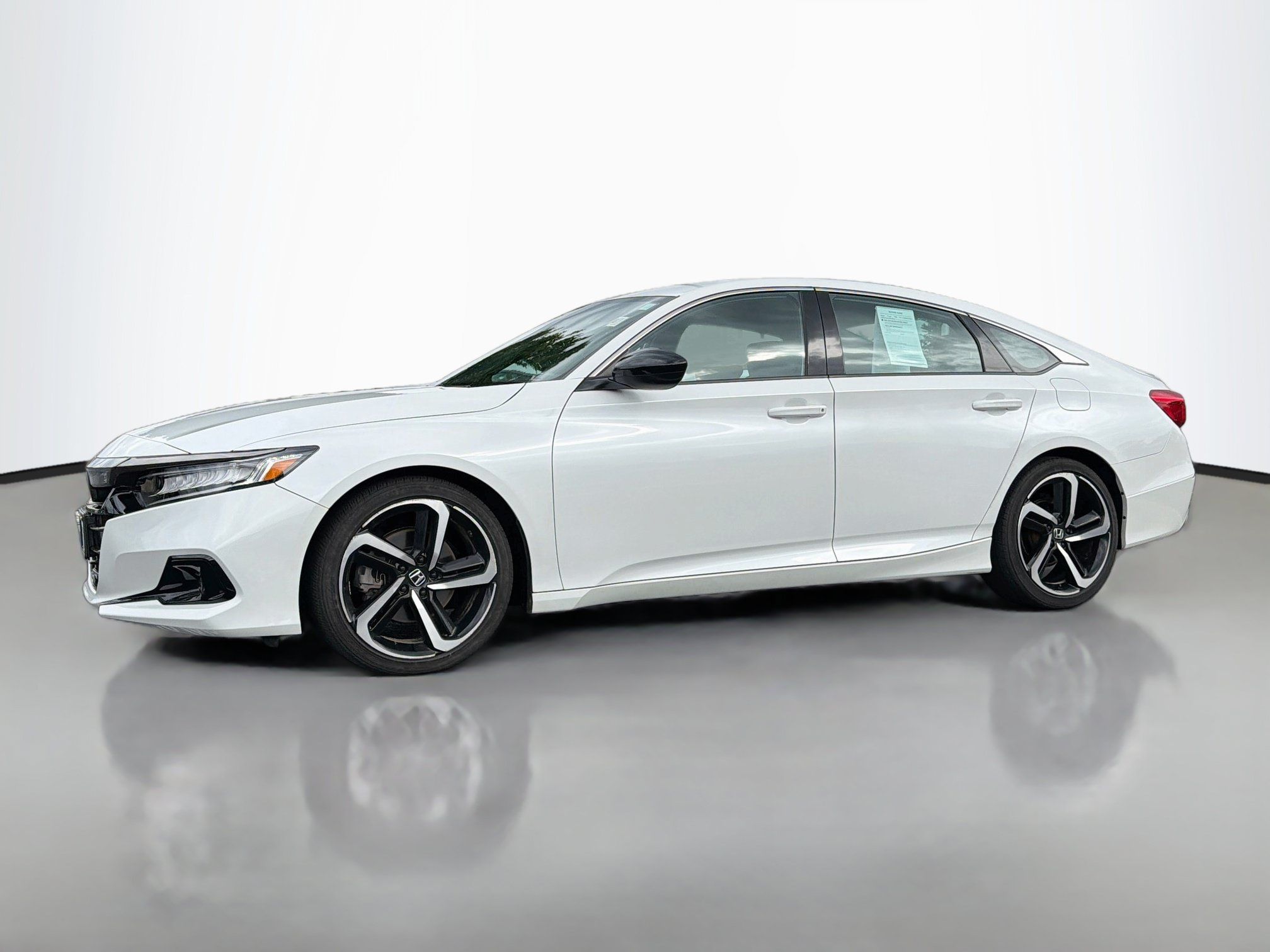 Used 2022 Honda Accord Sport image 3