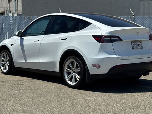 Used 2022 Tesla Model Y Long Range AWD/4WD image 4