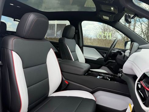 Used 2025 Chevrolet Silverado EV RST image 27