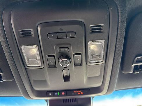 Used 2023 Chevrolet Suburban Premier image 11