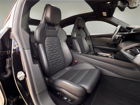 Used 2022 Audi e-tron GT Premium Plus w/ Performance Package image 25