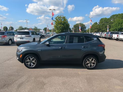 Used 2021 Kia Seltos EX AWD/4WD image 5
