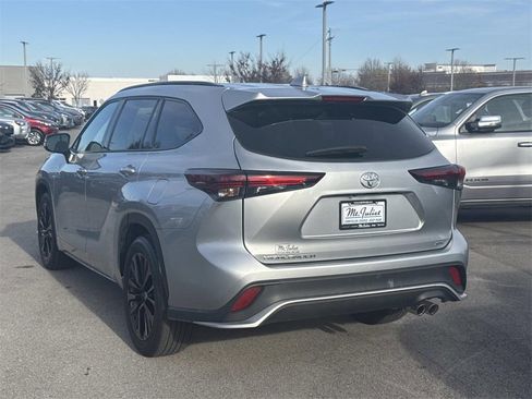 Used 2024 Toyota Highlander XSE image 7