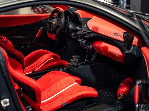 Used 2015 Ferrari 458 Speciale Coupe RWD image 2