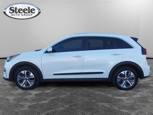 Used 2020 Kia Niro EX image 2