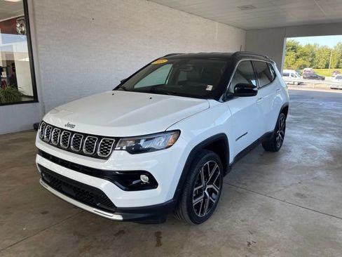 Used 2025 Jeep Compass Limited AWD/4WD image 2