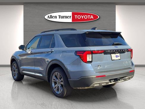 Used 2025 Ford Explorer Active w/ Active Comfort Package image 8