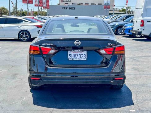 Certified 2024 Nissan Altima 2.5 SV FWD image 8