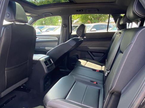 Certified 2023 Volkswagen Atlas Cross Sport SE w/ Panoramic Sunroof Package AWD/4WD image 20