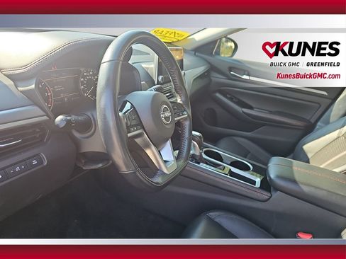 Used 2024 Nissan Altima 2.5 SR FWD image 15