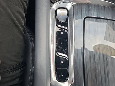 Used 2023 Buick Enclave Essence AWD/4WD image 17