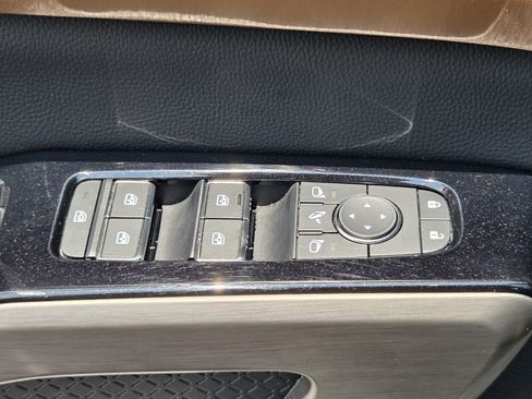 Used 2024 Nissan Pathfinder Platinum w/ Black Appearance Package FWD image 29