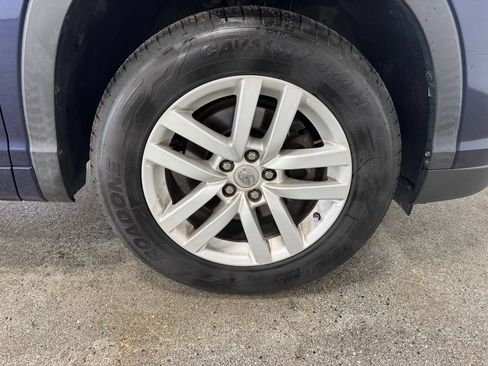 Used 2015 Toyota Highlander LE FWD image 27