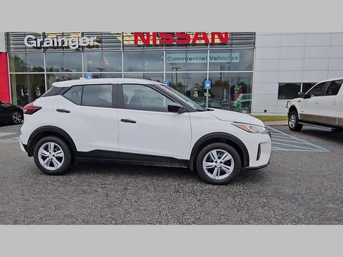 New 2025 Nissan Kicks Play S FWD image 34