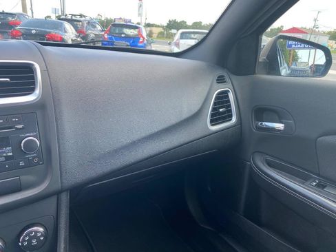 Used 2013 Dodge Avenger SE FWD image 30