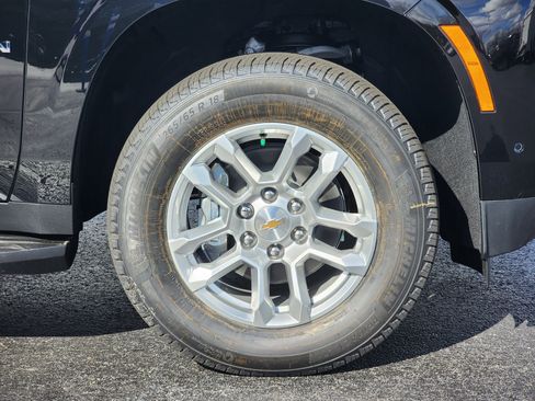 New 2026 Chevrolet Suburban LT image 6