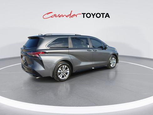Certified 2025 Toyota Sienna Limited image 8