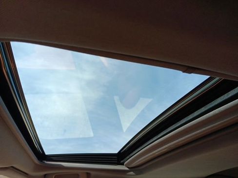 Used 2020 Toyota Avalon Limited image 18