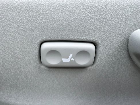 Used 2010 Toyota Prius Three image 12