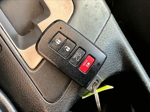 Used 2018 Toyota RAV4 XLE FWD image 15