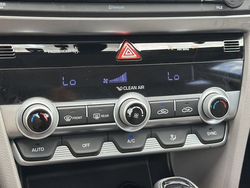 Used 2020 Hyundai Elantra SE FWD image 20