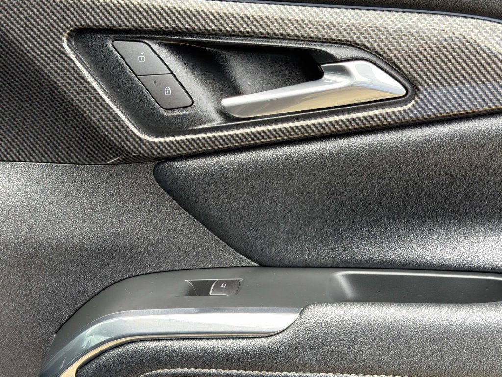 Used 2025 Chevrolet Traverse High Country w/ LPO, Floor Liner Package FWD image 19
