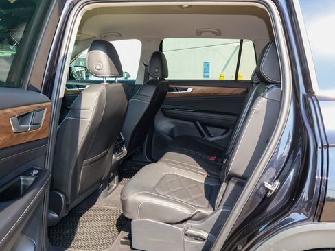 Used 2026 Volkswagen Atlas SE FWD image 14