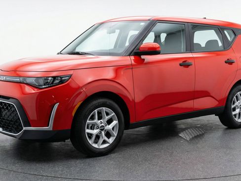 Used 2025 Kia Soul LX w/ LX Technology Package image 3