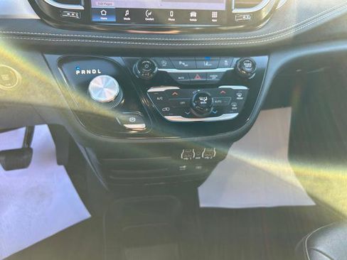 Certified 2022 Chrysler Pacifica Touring-L w/ S Appearance Package image 14