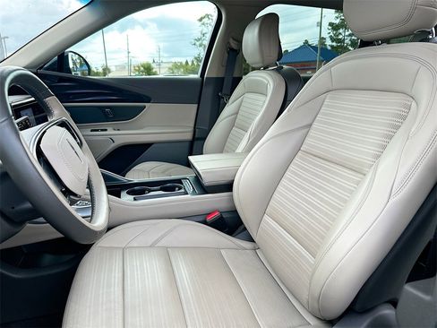 Used 2024 Lincoln Nautilus Reserve image 8