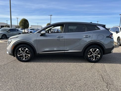 Used 2025 Kia Sportage EX image 3