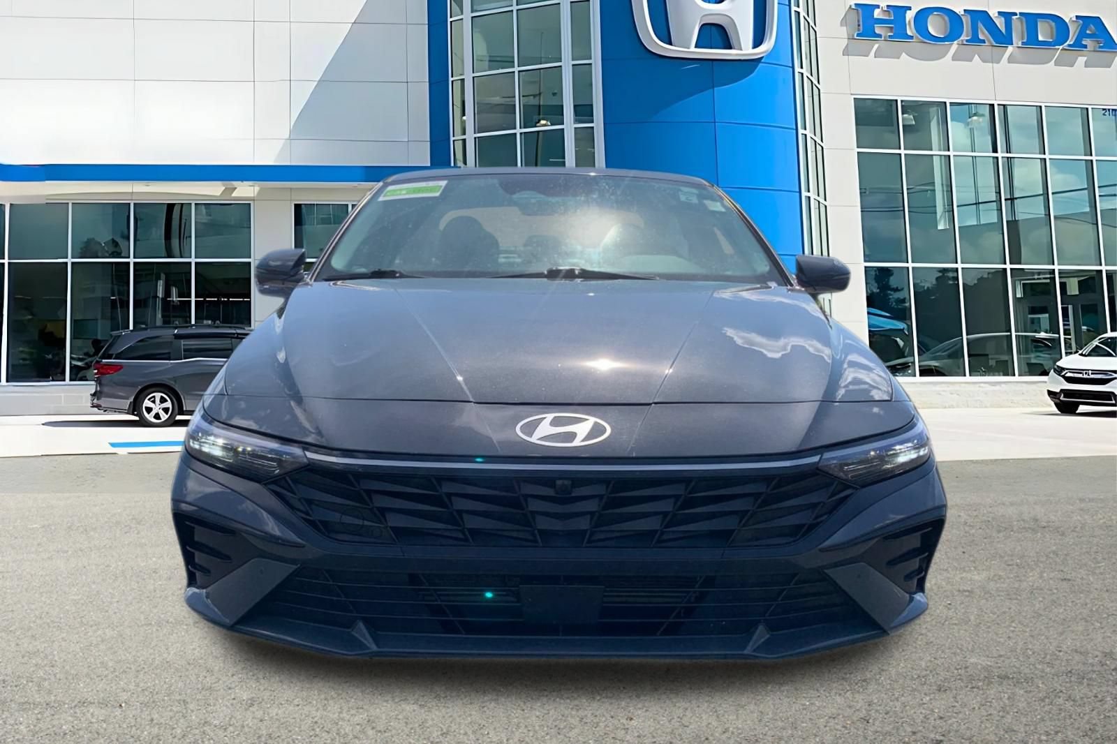 Used 2024 Hyundai Elantra Limited FWD image 8