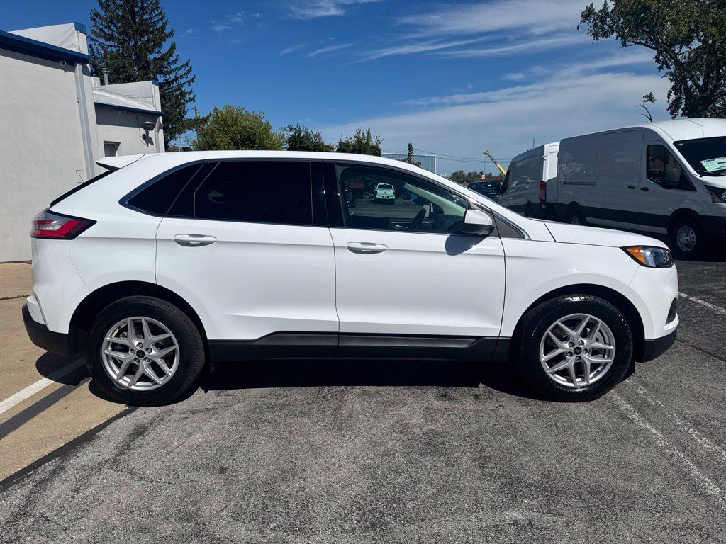Certified 2024 Ford Edge SEL w/ Convenience Package AWD/4WD image 2