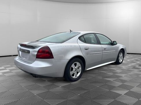 Used 2006 Pontiac Grand Prix w/ Sun And Sound Package image 4