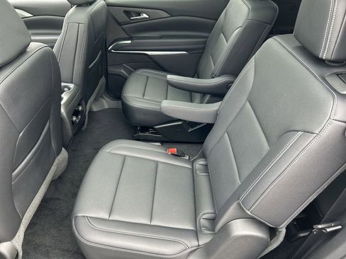 Used 2025 Chevrolet Traverse LT w/ Sun and Wheel Package image 26