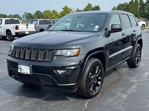 Used 2021 Jeep Grand Cherokee Laredo X AWD/4WD image 8