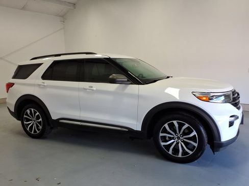 Used 2021 Ford Explorer XLT w/ Equipment Group 202A RWD image 2