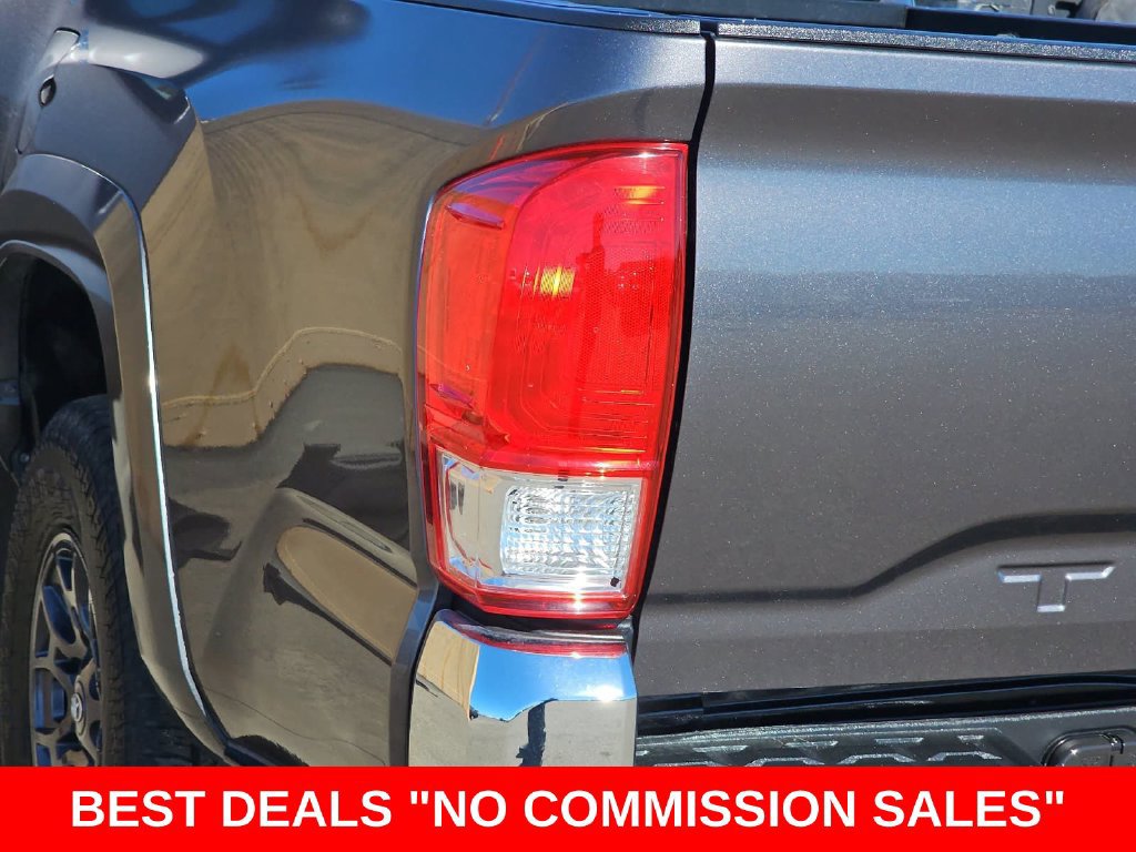 Used 2017 Toyota Tacoma SR5 w/ Tow Package RWD image 39