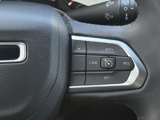 Used 2024 Jeep Compass Latitude AWD/4WD image 14