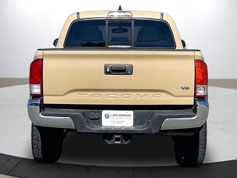 Used 2017 Toyota Tacoma SR5 w/ Tow Package image 8