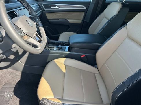 Used 2022 Volkswagen Atlas Cross Sport SE image 8