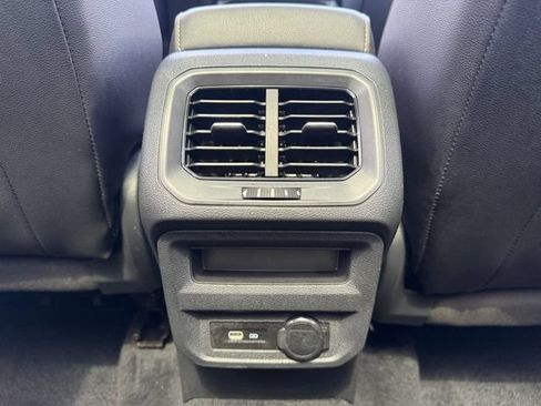 Used 2022 Volkswagen Tiguan SE w/ Panoramic Sunroof Package AWD/4WD image 31