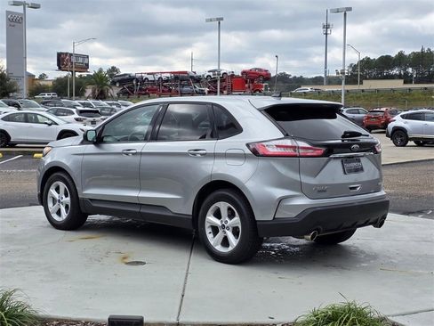 Used 2020 Ford Edge SE image 4