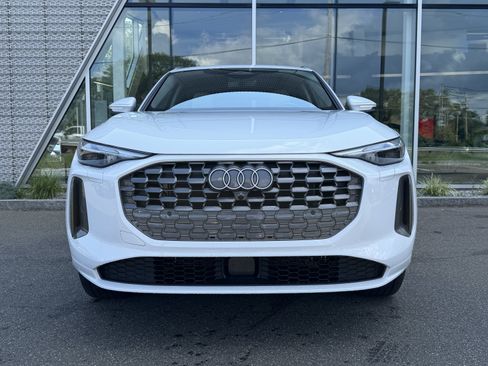Certified 2025 Audi Q5 Premium w/ Convenience Package AWD/4WD image 6