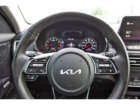 Certified 2022 Kia Seltos SX w/ Sunroof Package AWD/4WD image 15
