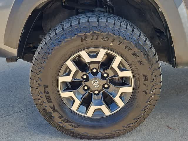 Used 2019 Toyota Tacoma TRD Off-Road w/ Technology Package AWD/4WD image 13