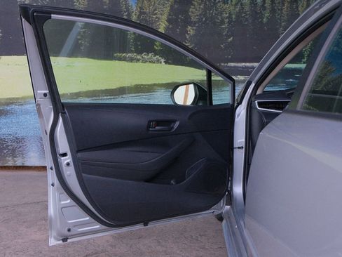 Used 2023 Toyota Corolla LE image 11