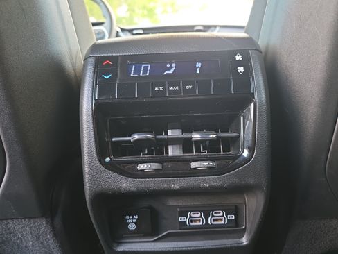 Used 2023 Jeep Grand Cherokee L Laredo RWD image 16