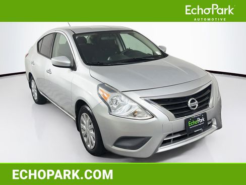 Used 2016 Nissan Versa SV FWD image 1